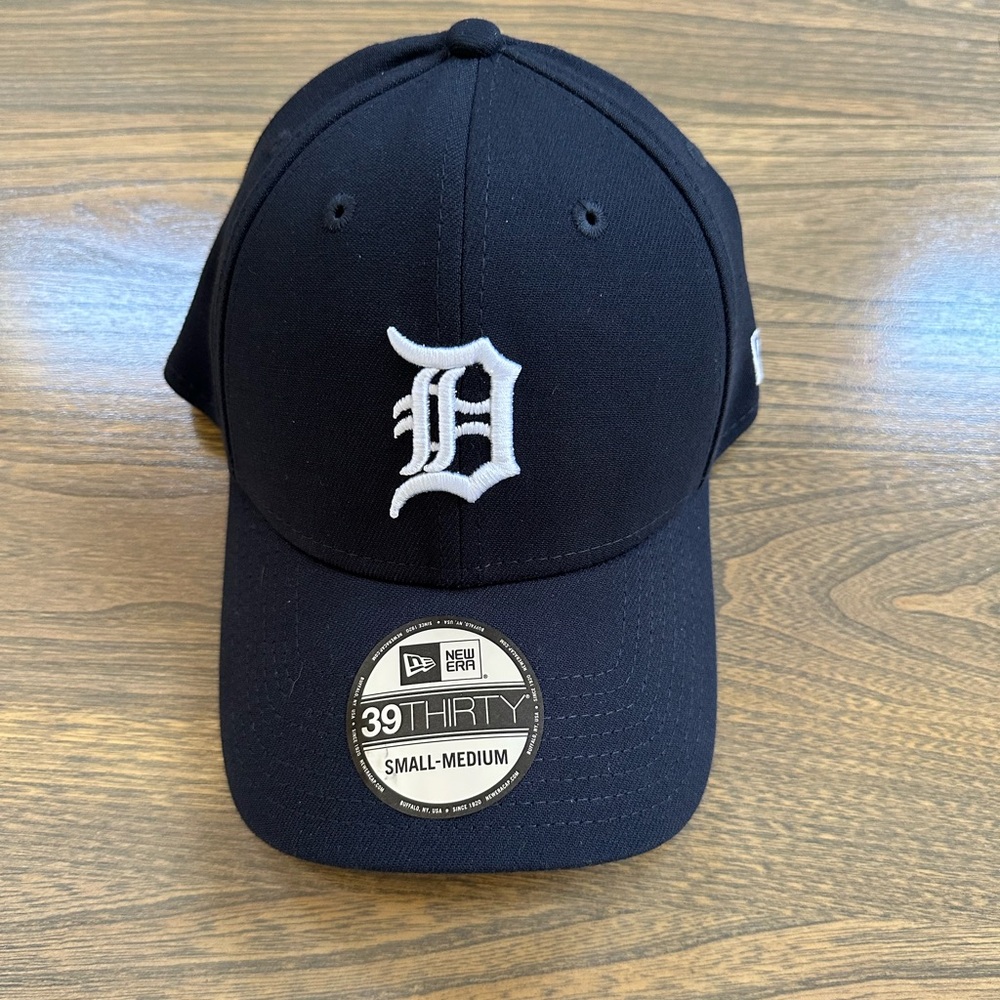 Detroit Tigers - New Era Flex Fit Hat - NWT - Size Small/Medium